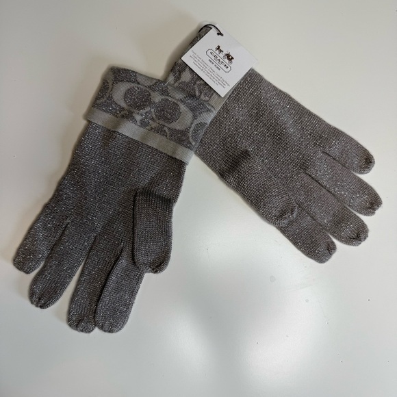 Coach Signature Knit Gloves Gray/Silver One Size NWT - Picture 1 of 5